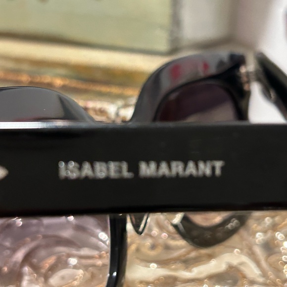 Isabel Marant sunglasses. Beautiful condition. Case and cleaning cloth included - Picture 7 of 9